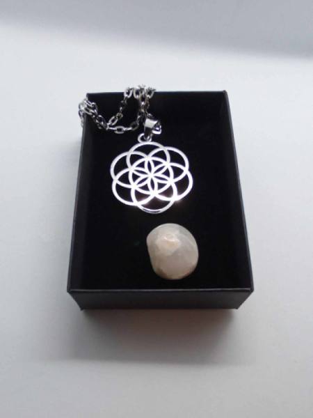 Ogrlica Amulet Roža življenja z kristalom Mesečev kamen 3053