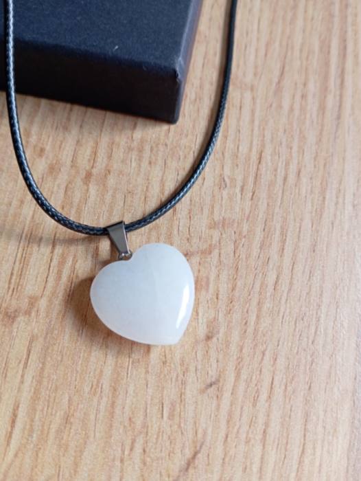 Obesek srce iz naravnega kamna Mlečni kvarc 5845